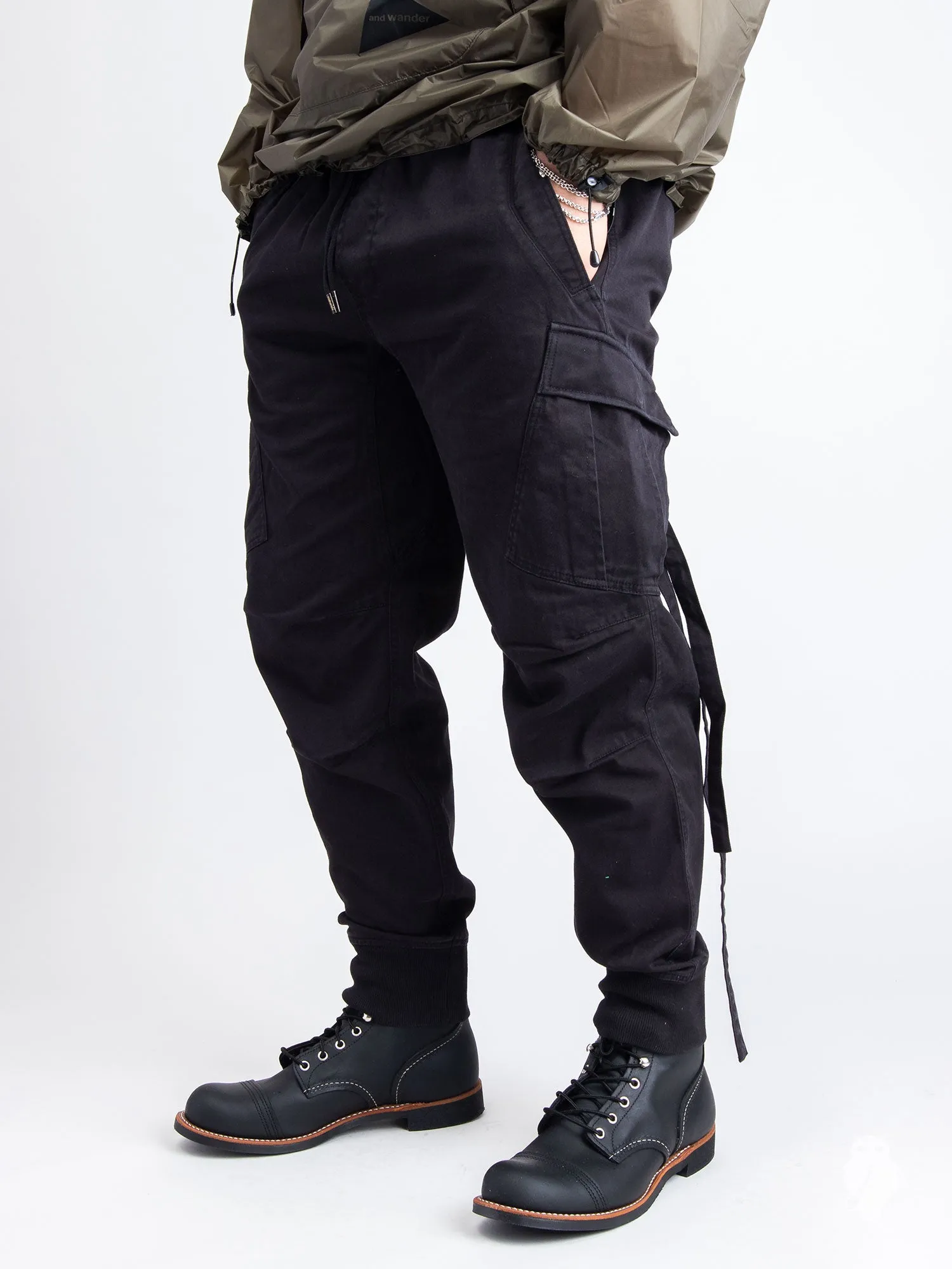 MA Cargo Trackpants in Black